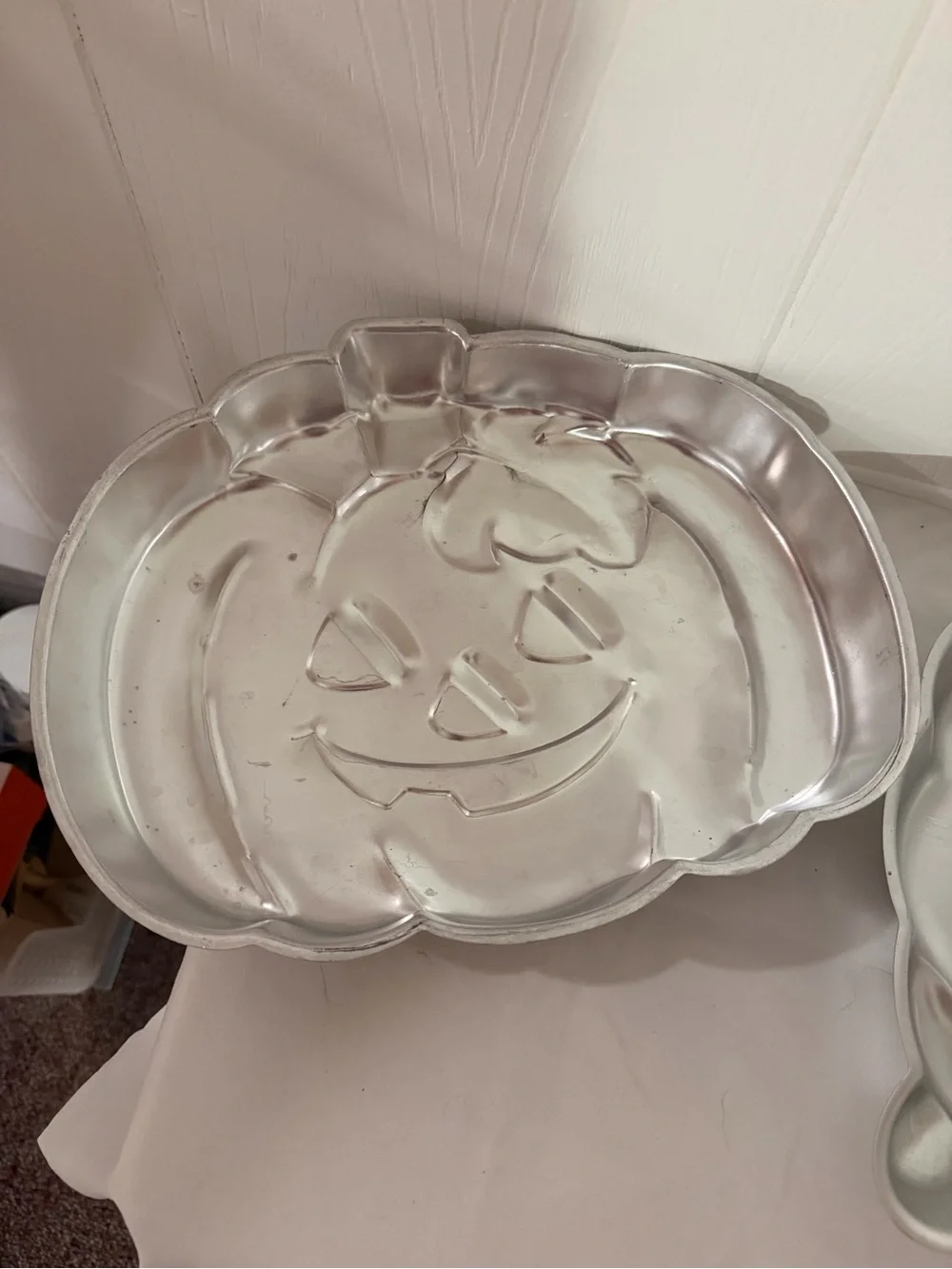 Wilton Silver Pumpkin and Horse Cake Pan Set